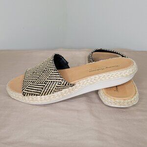 Tommy Bahama Relaxology Raffia Woven Sandals size 7